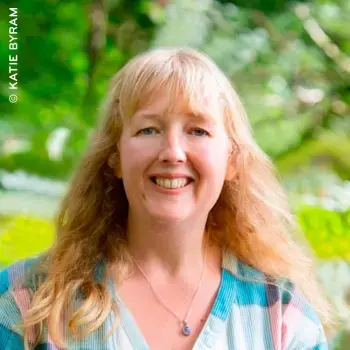 Jennifer Saint