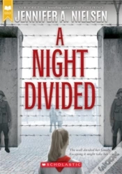 Capa do artigo A Night Divided (Scholastic Gold)