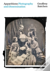 Capa do artigo Apparitions: Photography And Dissemination