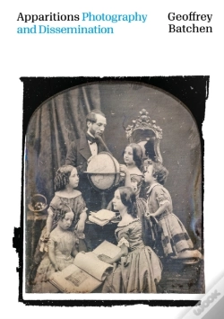 Capa do artigo Apparitions: Photography And Dissemination
