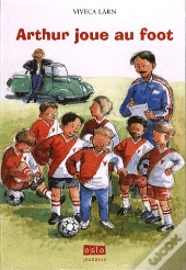 Arthur Joue Au Foot