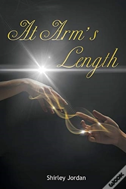 Capa do artigo At Arm'S Length