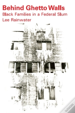 Capa do artigo Behind Ghetto Walls