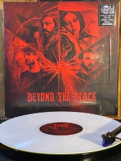Capa do artigo Beyond The Black - Vinil