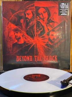 Capa do artigo Beyond The Black - Vinil