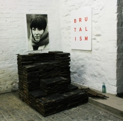 Capa do artigo Brutalism - Vinil