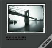 Capa do artigo Christopher Thomas New York Sleeps (New Ed) /Anglais