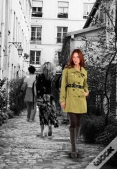 Clara, Debout Dans Un Paysage