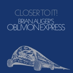 Capa do artigo Closer to It! - Vinil