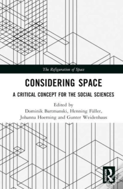 Capa do artigo Considering Space