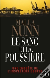 Couche Dans Le Sang Et La Poussiere