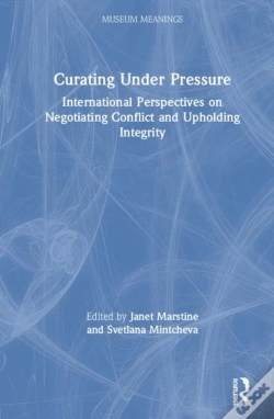 Capa do artigo Curating Under Pressure