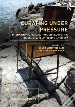 Capa do artigo Curating Under Pressure