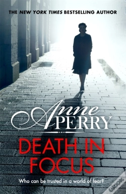 Capa do artigo Death In Focus (Elena Standish Book 1)