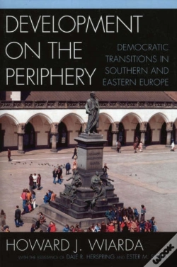 Capa do artigo Development On The Periphery