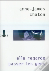 Elle Regarde Passer Les Gens