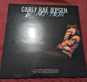 Capa do artigo E•MO•TION - Vinil