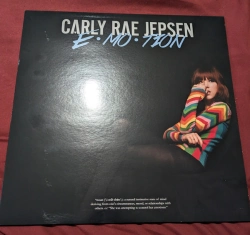 Capa do artigo E•MO•TION - Vinil