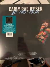 Capa do artigo E•MO•TION - Vinil