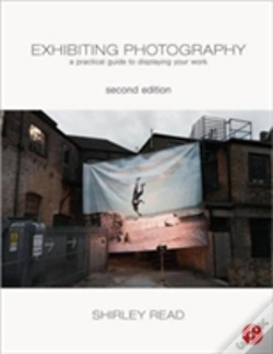 Capa do artigo Exhibiting Photography