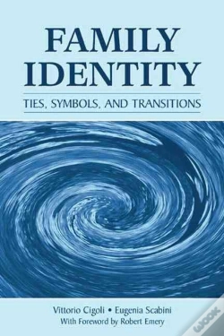Capa do artigo Family Identity
