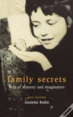 Capa do artigo Family Secrets