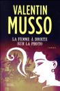 Fille A Droite Sur La Photo (La) - Preview