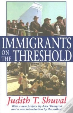 Capa do artigo Immigrants On The Threshold