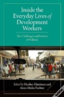 Capa do artigo Inside The Everyday Lives Of Development Workers