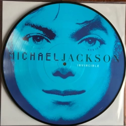 Capa do artigo Invincible - Vinil