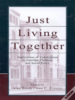 Capa do artigo Just Living Together