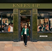 Capa do artigo Knees Up - CD
