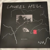 Capa do artigo Laurel Hell - Vinil