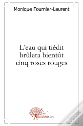 L'Eau Qui Tiedit Brûlera Bientôt Cinq Roses Rouges