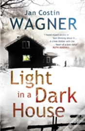 Capa do artigo Light In A Dark House