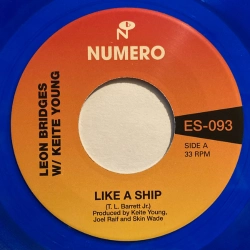Capa do artigo Like A Ship - Vinil