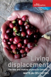 Capa do artigo Living Displacement