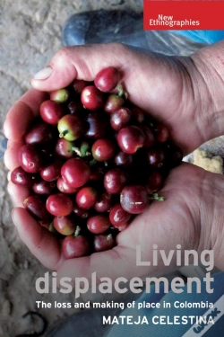 Capa do artigo Living Displacement