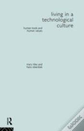 Capa do artigo Living In A Technological Culture