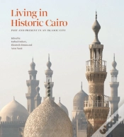 Capa do artigo Living In Historic Cairo