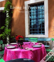 Capa do artigo Living in Provence
