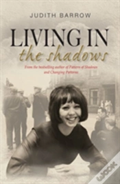 Capa do artigo Living In The Shadows
