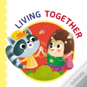 Capa do artigo Living Together