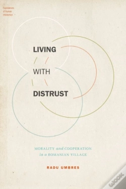 Capa do artigo Living With Distrust