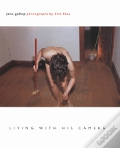 Capa do artigo Living With His Camera