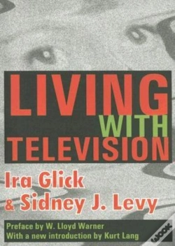 Capa do artigo Living With Television