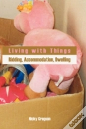 Capa do artigo Living With Things