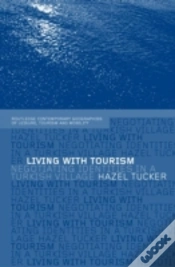 Capa do artigo Living With Tourism