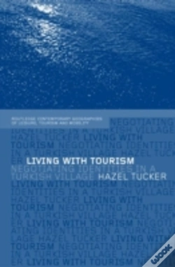 Capa do artigo Living With Tourism