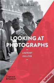 Capa do artigo Looking At Photographs